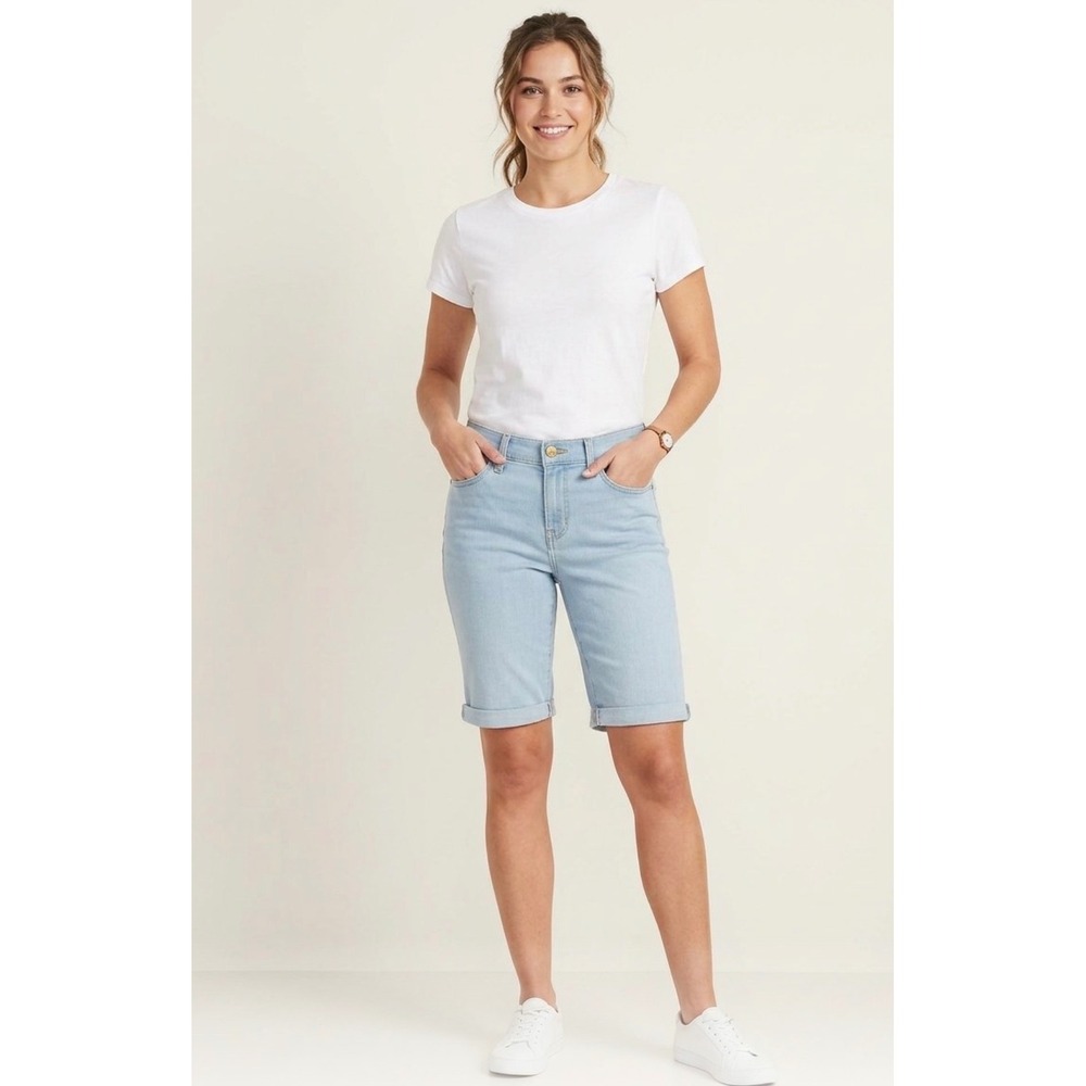 Levi Strauss Classic Bermuda Shorts Light Wash Denim Size 26